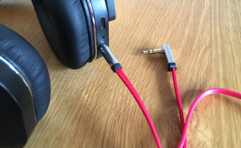 red-audio-cable