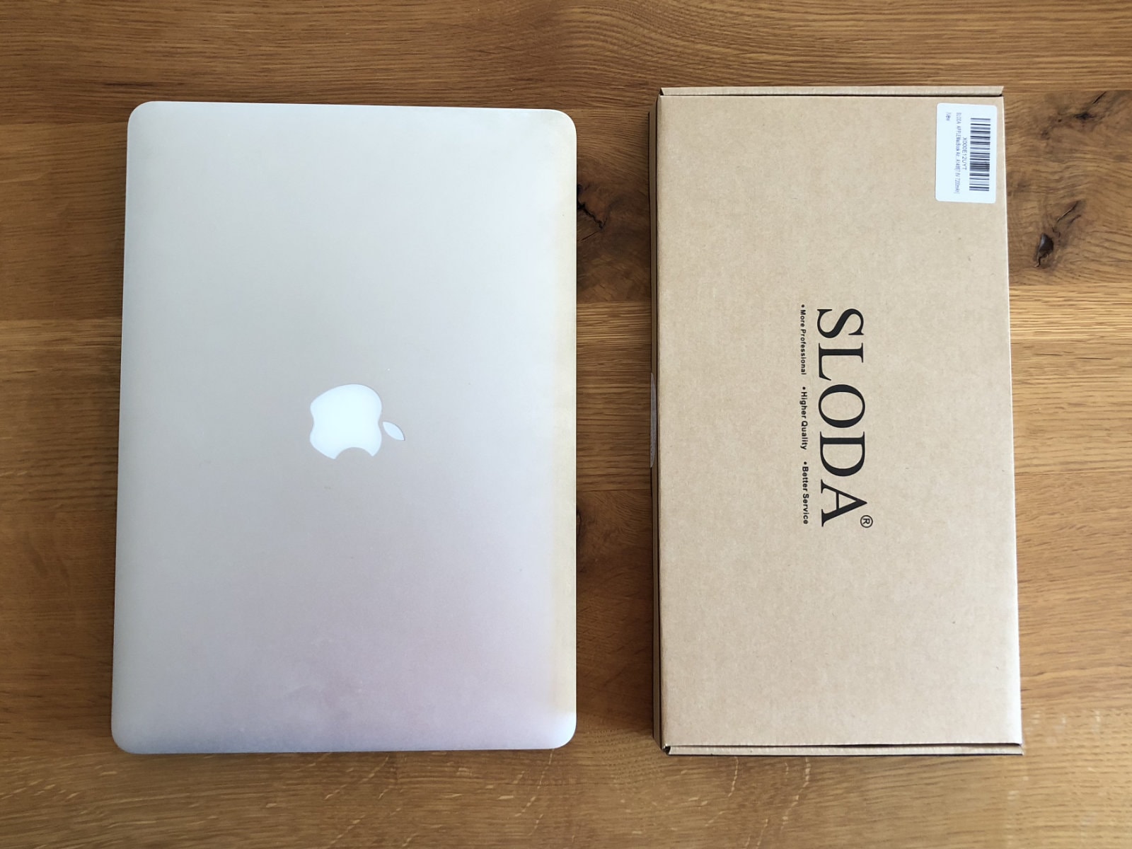 MacBook AirとSLODAの交換用バッテリーの箱